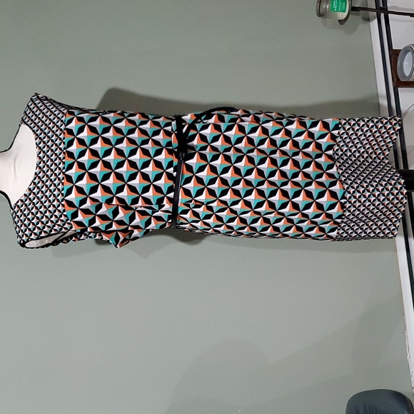 Dress - Picture 1 of 8